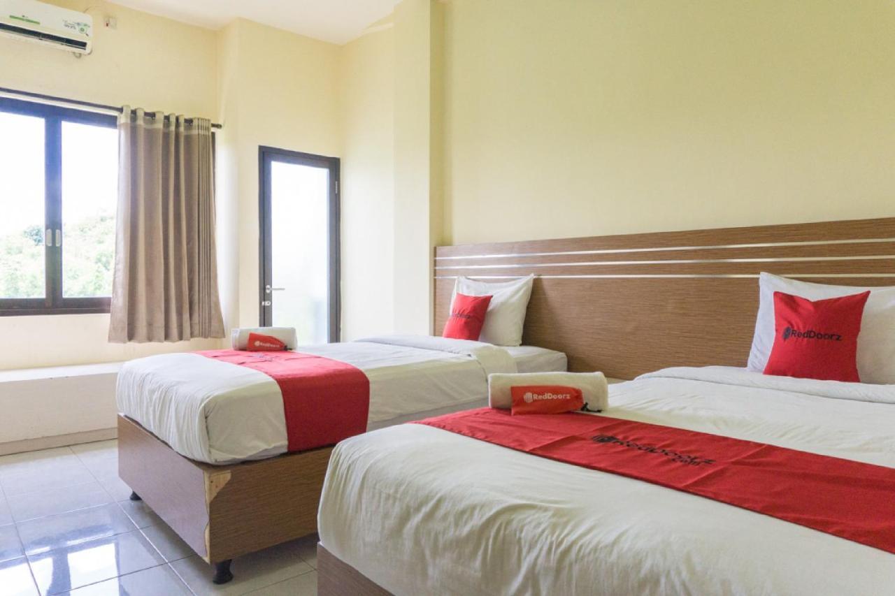 Reddoorz @ Tambolaka Sumba Hotell Lokokaki Exteriör bild